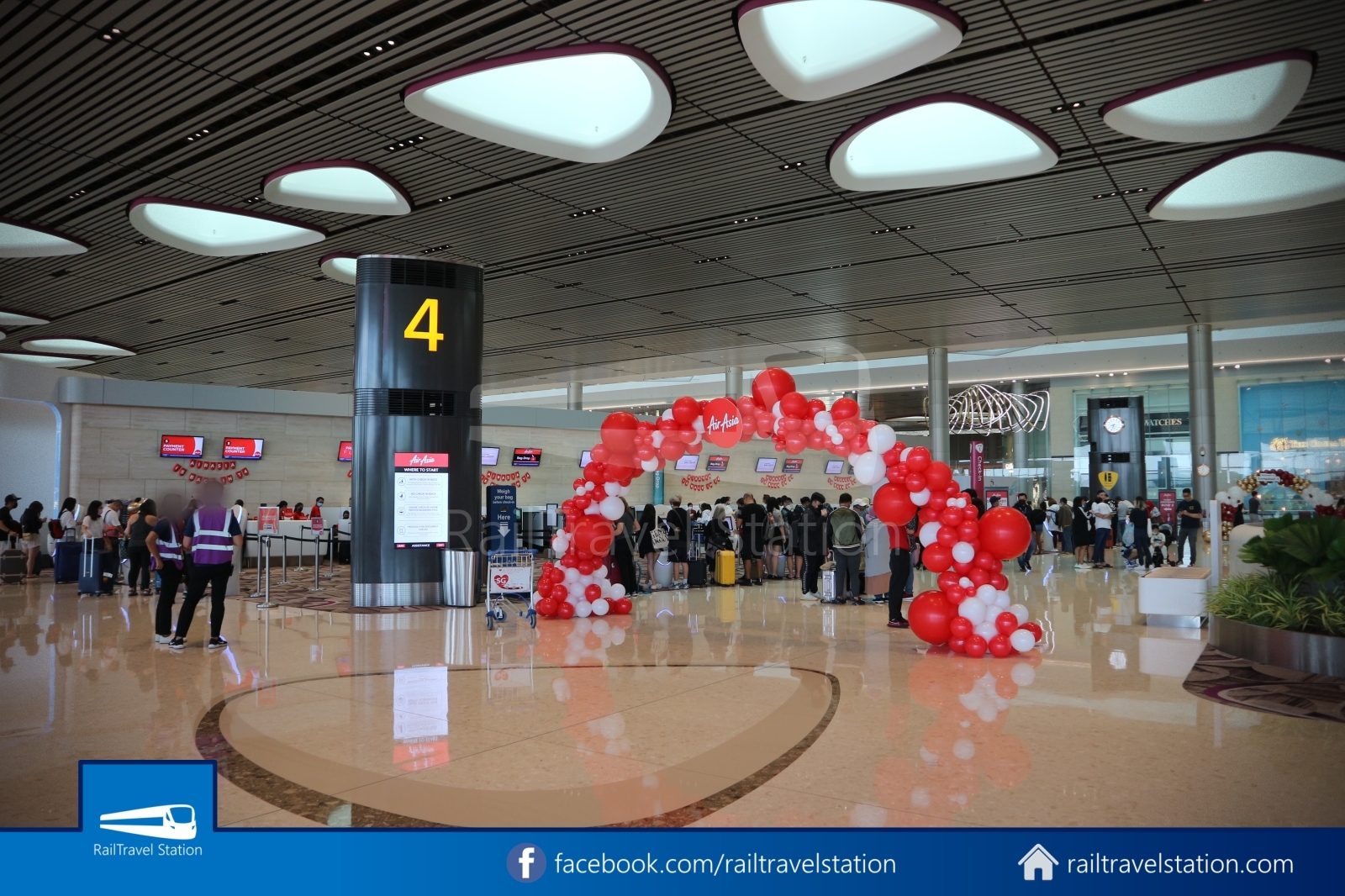 File:Singapore Changi Airport, Terminal 2, Departure Hall 6, Dec